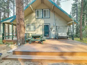 Hillside Hideaway Warm and Cozy Terrace Lakes Cabin