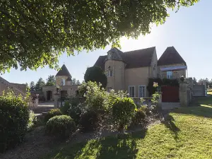 Mansion in Meaulne with Private Pool