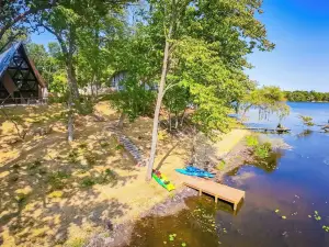 Modern A-Frame Lake Cabin w/ Pickleball Ct.4Bd 3Ba