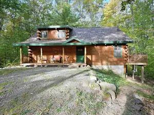 Muskie Ridge- beautiful and rustic 3 bedroom cabin near the Chippewa Flowage.