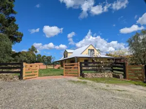 Picturesque, secluded, contemporary, self-contained, complimentary doggy daycare