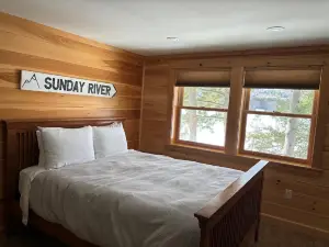 4 season lakefront house on Twitchell Pond - private dock- near skiing