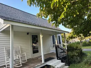 Welcome to Nana's Strawberry Fields Retreat: 5 miles from Carolina Motorsports!