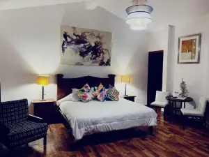伊薩塔潘家庭旅館