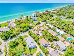 Coastal duplex with easement access to private beach & deck - dog-friendly
