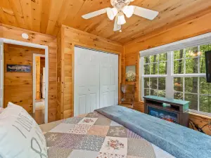 Tranquil Haven - Fast Wi-Fi, Easy Trails, Creek, Fireplace
