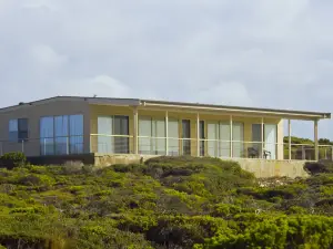 Hanson Bay Wildlife Sanctuary and Cabins