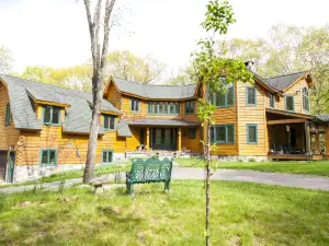 Honey Maple Grove Bnb