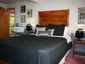 At the Waters Edge Bed & Breakfast