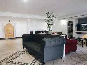 All Seasons Inn & Suites