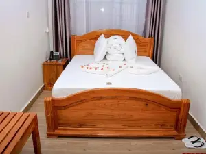 Wooden Haven Hotel