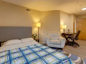 Oregon Jade Lodging- Spacious 2 Bedrooms, Ev Charger, Quite by Stream