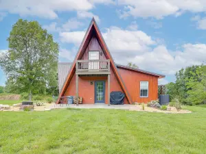Fire Pit, Grill & On-site Pond: Kenton Cabin