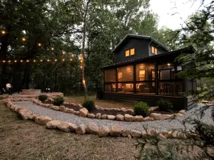 Stunning and Fully-Equipped Tiny House with Breathtaking Views of South Cumberland State Park in Mon