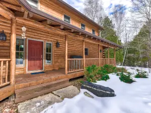 Stunning Lake Access and Cozy Living Space - Exquisite Lakeside Retreat