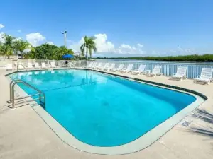 Riverview, Studio 507, Beach Steps Away!+Pool+WiFi