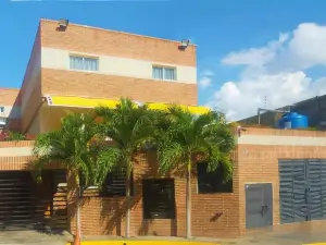 Hotel Muevete Por Vargas