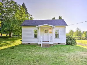 Ferndale Cottage on Private 20 Acre Farm!