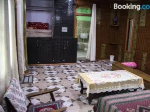Aaruhee Homestay