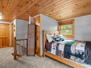 Lakefront Wprivate Beach - Luxury Log House!