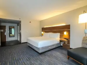 Holiday Inn Express & Suites Charleston-North