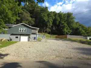 Trail Riders Retreat! Hatfield McCoy Trails. Private Pool. Loads of Parking!