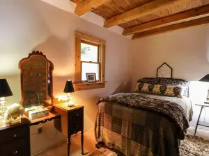 Buffalo Hollow Preserve & Cabin in the Blue Ridge MountainsPet Friendly