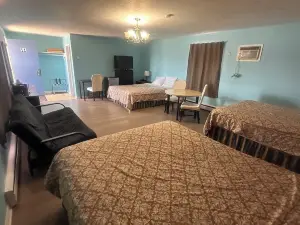 Colonial Motel
