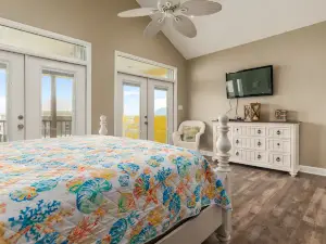 Spacious Open Floor Plan, Wrap-around Deck, Sweeping Views of the Gulf – Lazy Daze Beach House