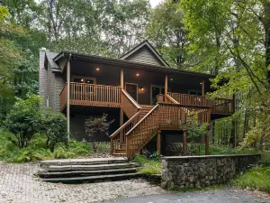 Captivating Outdoor Seating and Grill - Charming Mountain Retreat