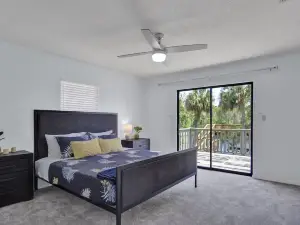 Luxurious Crystal River Gem - Private Waterfront Haven