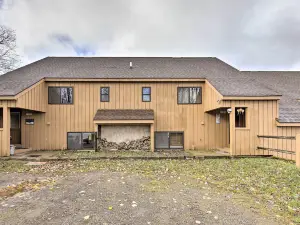 Upson Ski-in/Ski-Out, End-Unit Cabin w/ Fireplace!
