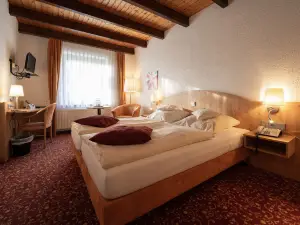 โรงแรมลันด์เฮาส์ ดือร์คอพ