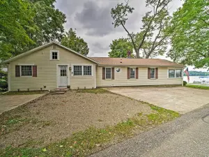 Boat & Ski: Home on Edinboro Lake w/ Grill!