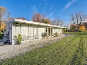 Pet-Friendly White Pigeon Apartment w/ Fire Pit!