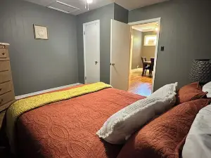 Relaxing Home on the Outskirts!