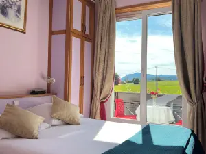 โอแตล โลเร เดส์ โรเชส