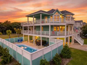 Luxury Coastal Retreat with Pool and Game Room - Stunning Escape