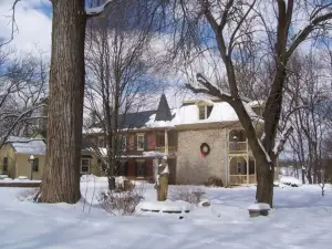 Fallen Tree Farm Bed and Breakfast
