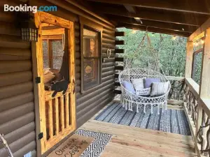 Log Cabin with Mountain View and Privacy