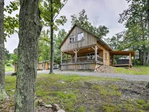 Lovely Ulster Cabin w/ Hot Tub, Fire Pit & 3 Ponds