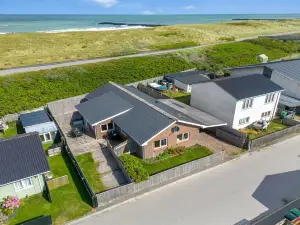 "Heming" - 100m from the Sea