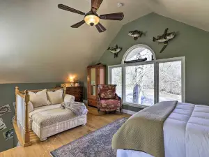 Cozy Creekside Cabin w/ Grill: Fish & Explore!