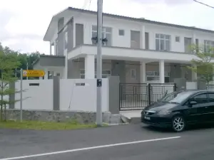 Husna Homestay Kluang (For Muslim Only)