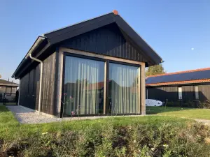 4-Person Chalet Albatros by the Water with Parking Space