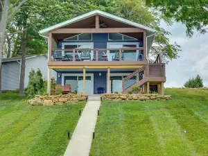 LAKEFRONT LUXURY HAVEN: LAKE HOME ON APPLE VALLEY LAKE IN OHIO w/ PRIVATE DOCK