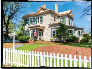 Charles Bass House Bed & Breakfast