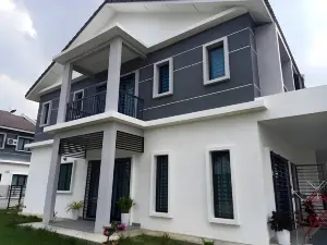 Dahlia  Homestay -Muslim only- Kuala Selangor