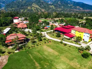 Hotel Rancho Guacamayos