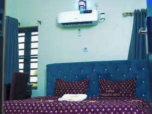 Top Crown Hotel and Suites